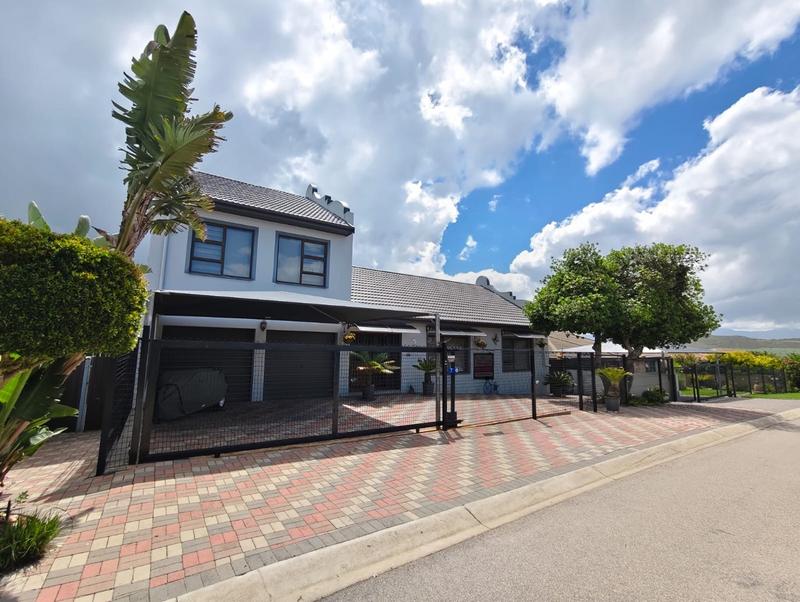 5 Bedroom Property for Sale in Fraaiuitsig Western Cape